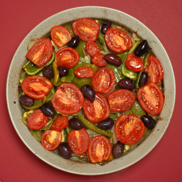 Paprika aus dem Ofen mit Tomaten und Zwiebeln | saisonessen